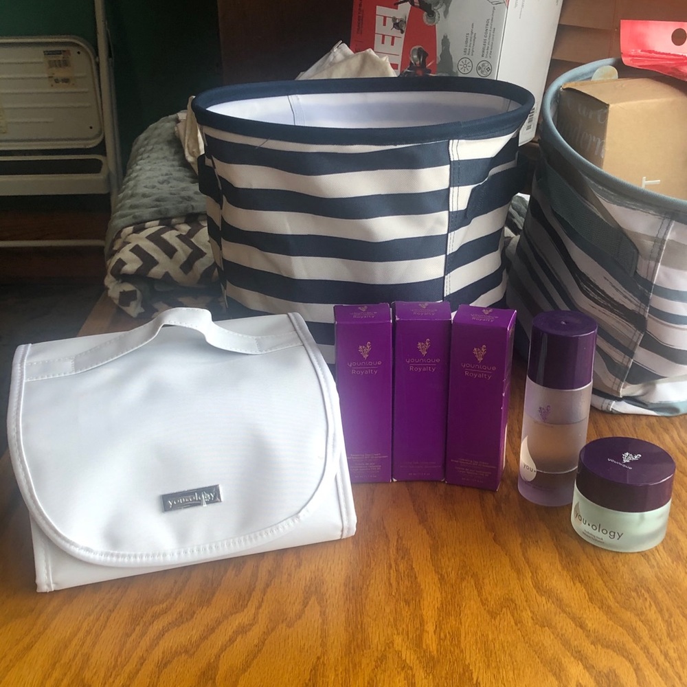 YOUNIQUE LOT READ DESCRIPTION 🥳